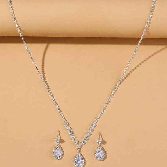 Cubic Zirconia Water Drop Decor Drop Earrings & Necklace - Picture 1 of 5